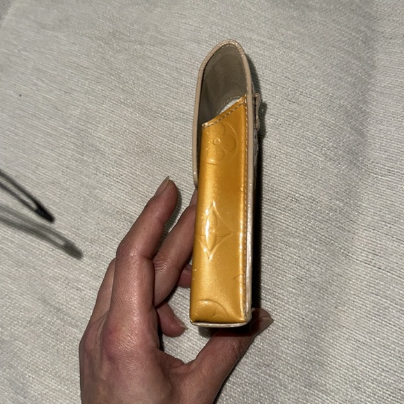 Louis Vuitton yellow monogram vernis cigarette case damaged - Picture 2 of 12
